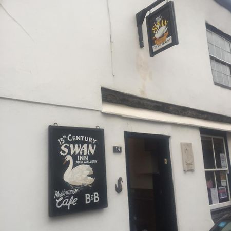 The Swan Inn Харуич Екстериор снимка