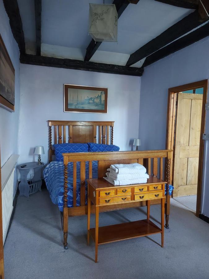 The Swan Inn Харуич Екстериор снимка