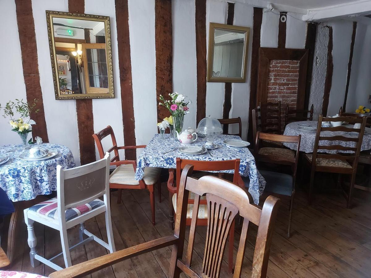 The Swan Inn Харуич Екстериор снимка