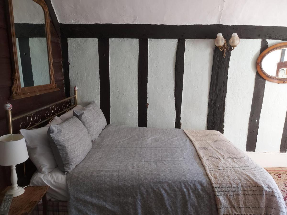 The Swan Inn Харуич Екстериор снимка