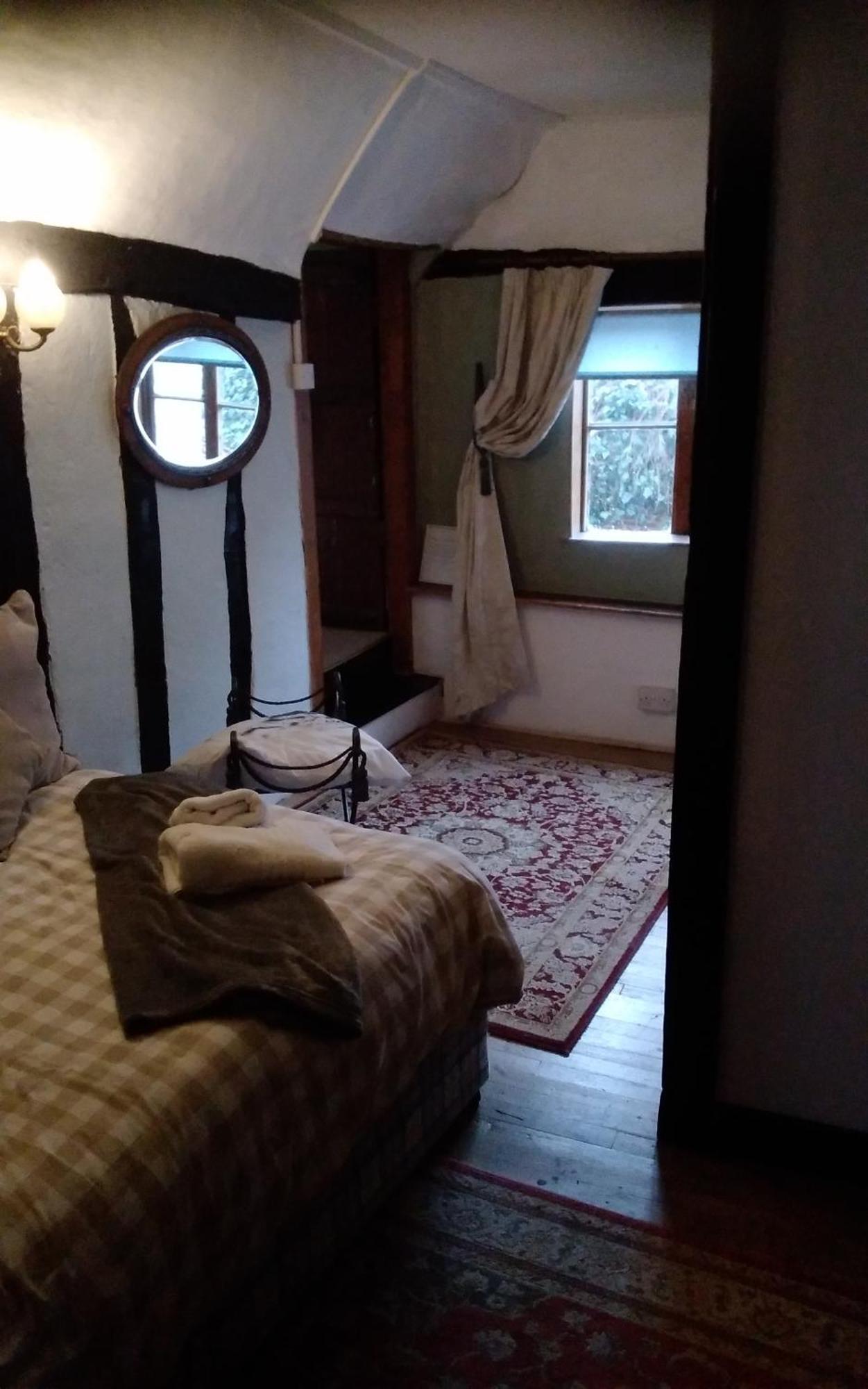 The Swan Inn Харуич Екстериор снимка