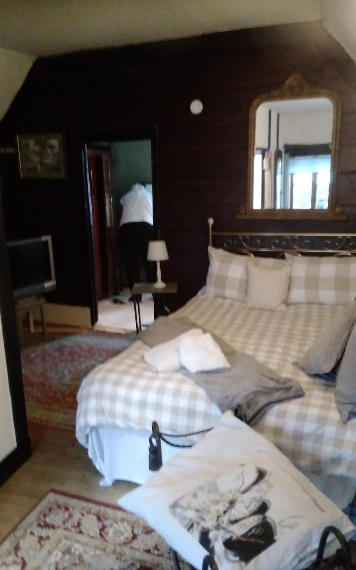 The Swan Inn Харуич Екстериор снимка