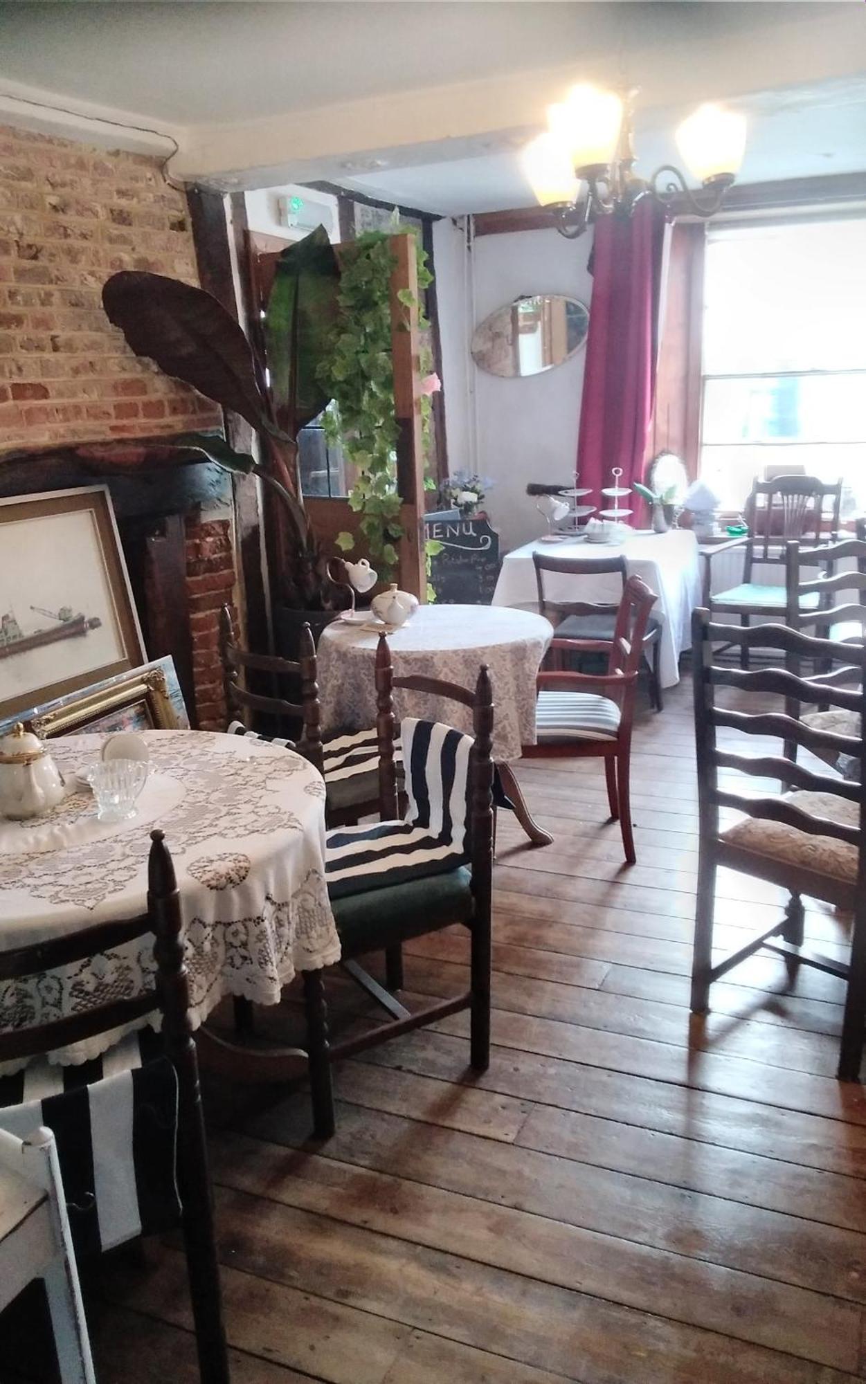 The Swan Inn Харуич Екстериор снимка
