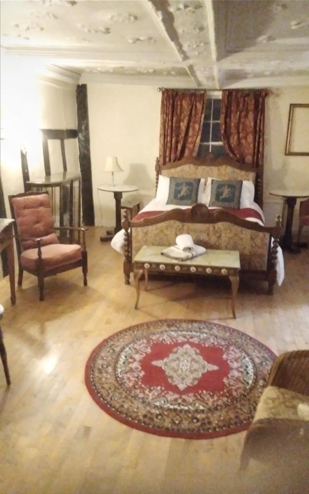 The Swan Inn Харуич Екстериор снимка