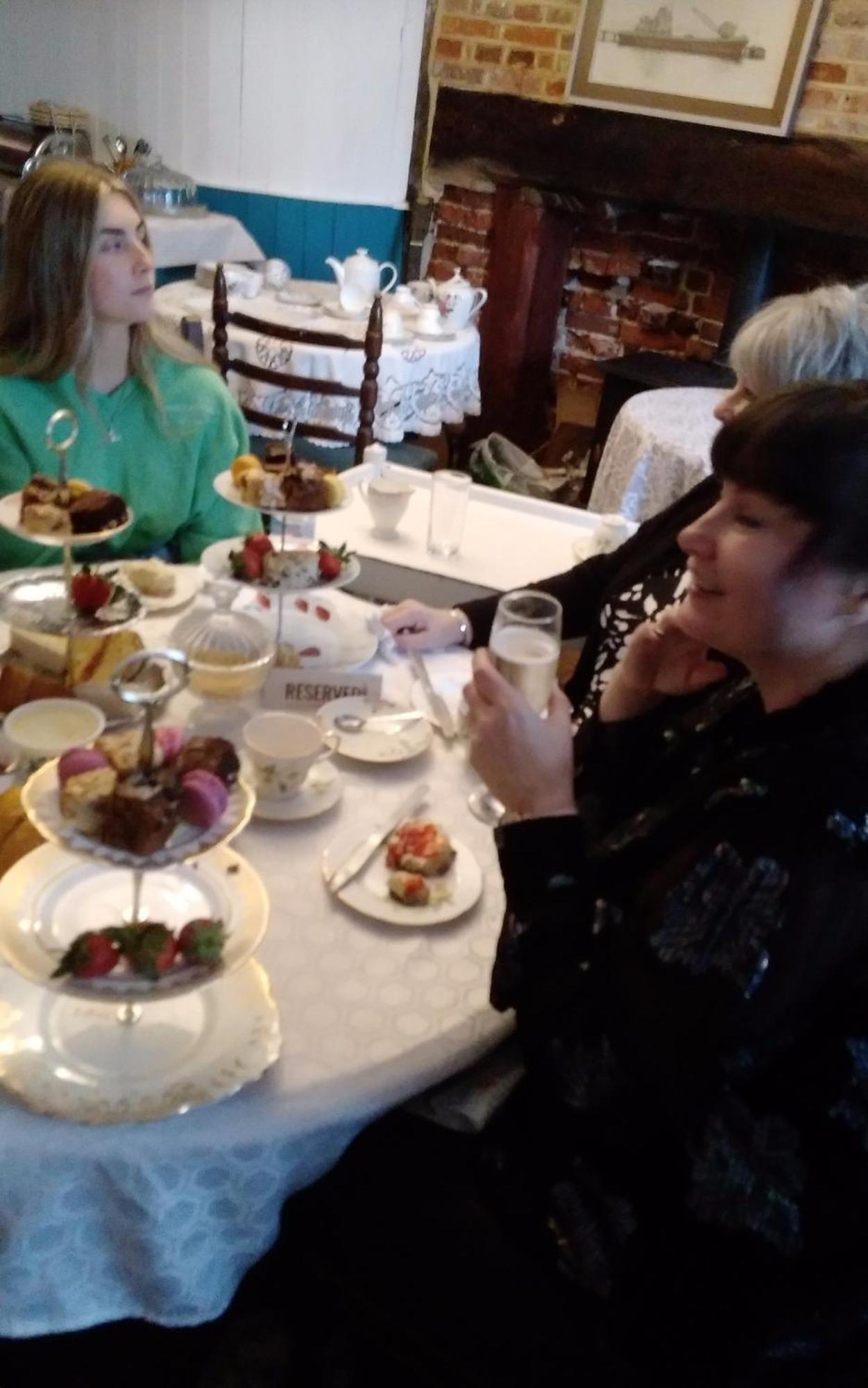 The Swan Inn Харуич Екстериор снимка