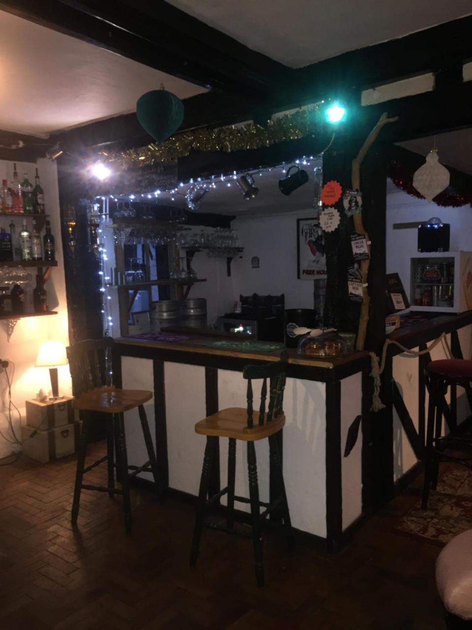 The Swan Inn Харуич Екстериор снимка