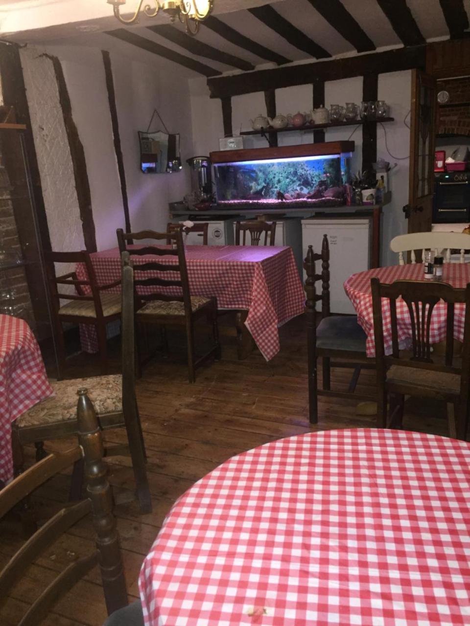 The Swan Inn Харуич Екстериор снимка