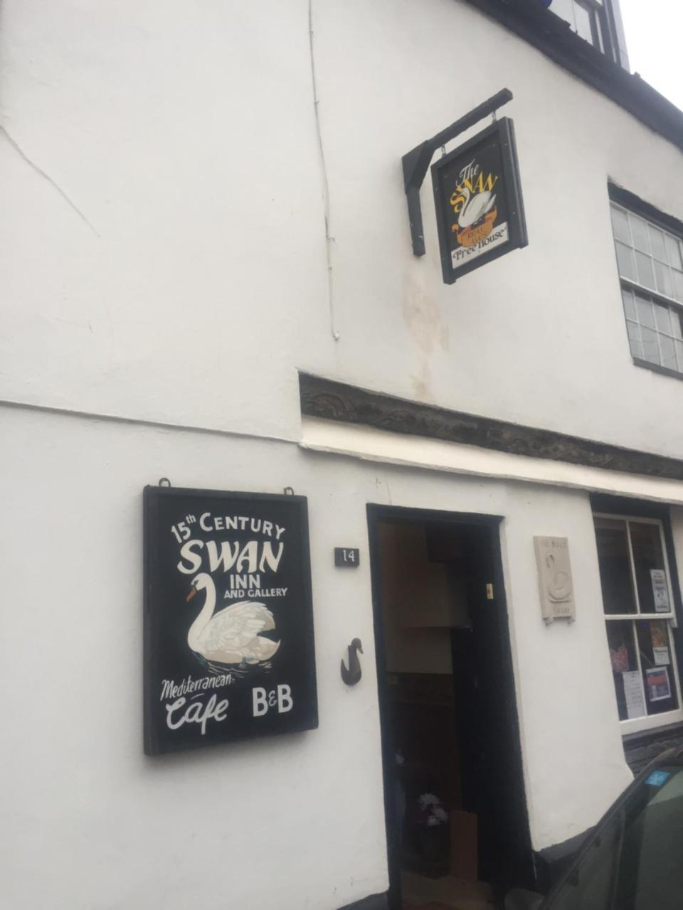 The Swan Inn Харуич Екстериор снимка